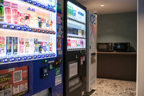 Vending Machines (Main Bldg. 4F, East Wing 4-15F)